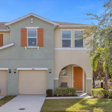 4 Bedrooms- 3,5 Bathrooms- Compass Bay 5132 Ch